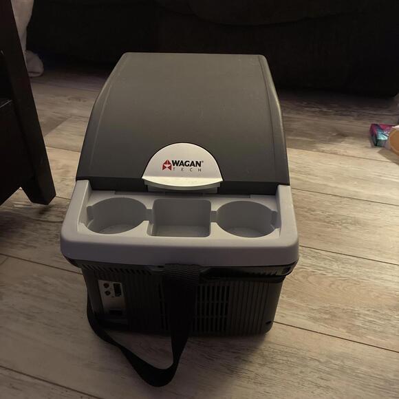 Wagan Tech Other - Wagan Tech 6 Quart Personal Fridge/Warmer